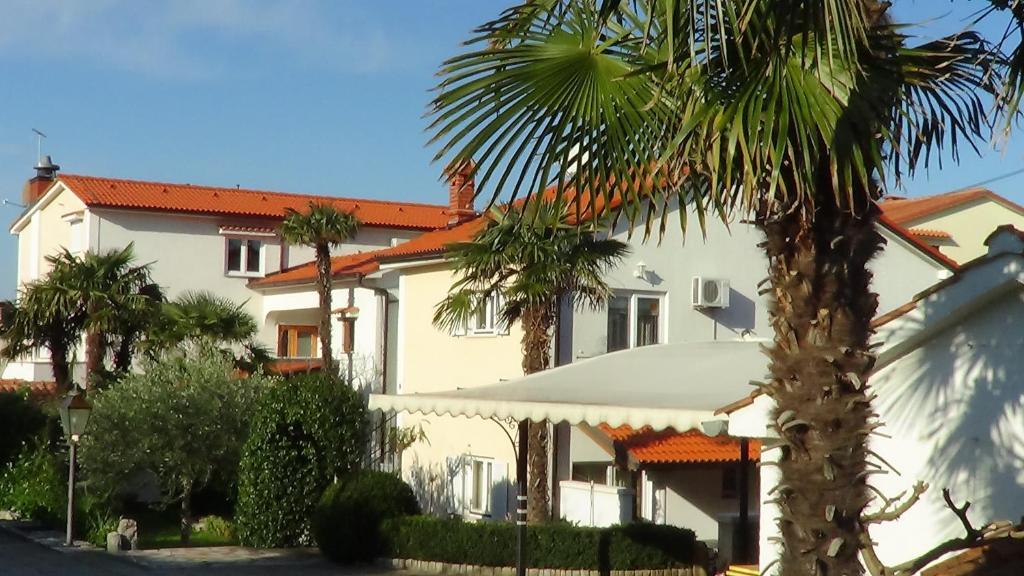 Villa Palma Malinska Exterior photo